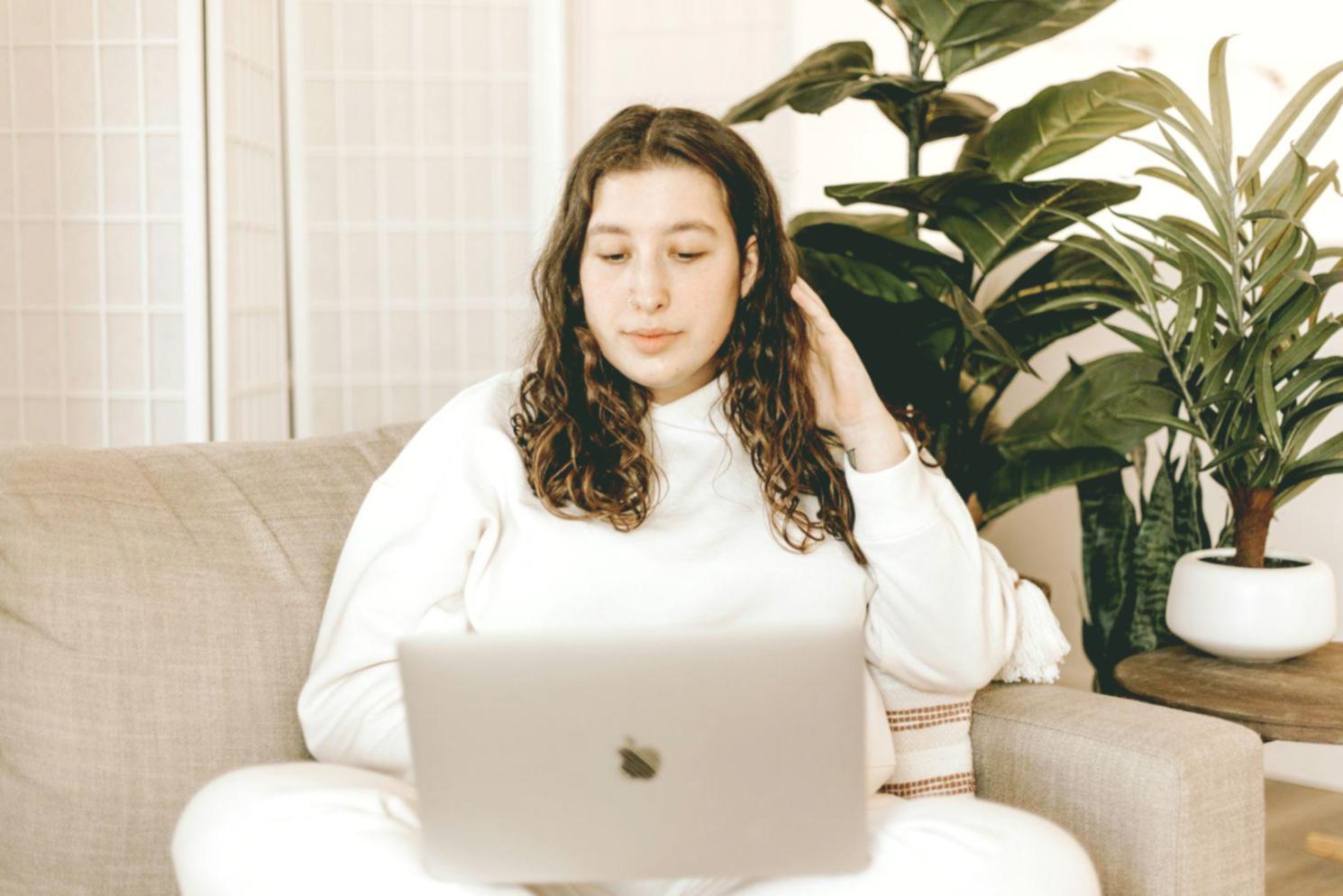 Finanzberatung für Franchise-Interessierte in modernem Büro